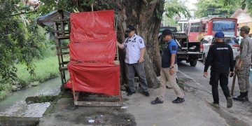 Tiga berita terpopuler Padang: rumah tersambar petir, penertiban bangunan liar, dan kenaikan harga BBM