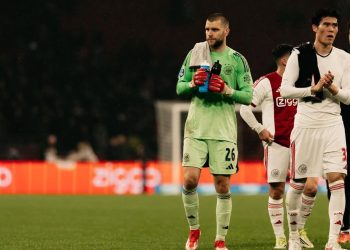 Maarten Paes Buktikan Kritikus Salah Usai Selamatkan Ajax dengan Adu Penalti