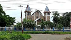 GEREJA-KATOLIK-Gereja-Katolik-di-Biara-Karmel-Maumere-Jumat-7-Februari-2025.jpg