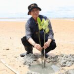 Aksi Menyelamatkan Bumi, Wali Kota bersama Mahasiswa Batam Tanam 2.000 Mangrove