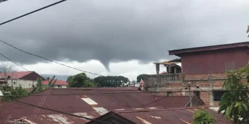 Prakiraan Cuaca 7 Kota Sumbar: Hujan Petir di Sawahlunto, Hujan Ringan di Padang