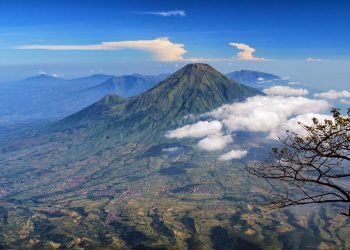 Gunung Lewotolok Lembata Meletus, 43 Gempa Hembusan Terjadi