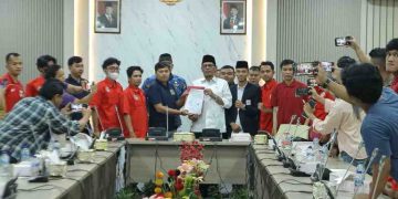 Ketua DPRD Batam Terima Aspirasi Mahasiswa, Siap Teruskan Tuntutan ke Pemerintah Pusat