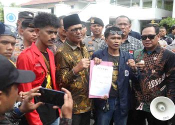 Ketua DPRD Kota Batam Terima Aksi Mahasiswa, Tampung Aspirasi soal MBG hingga Persoalan Sampah