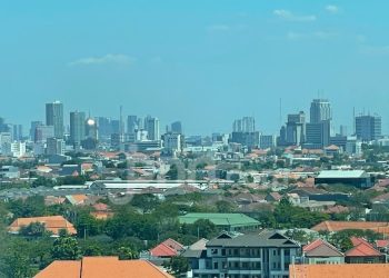 Surabaya Cerah Berawan, Siang Terik Menanti