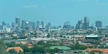Surabaya Cerah Berawan, Siang Terik Menanti