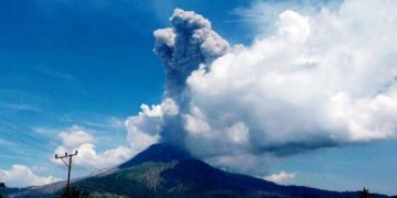 Letusan Kembar Lewotobi Pagi Ini