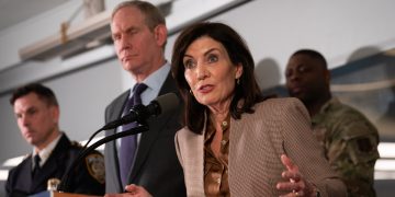 Abbott’s AI Slam: NY Governor Fires Back in Political Feud