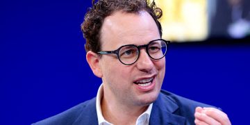 Anthropic Ignites $1 Trillion IPO Race This Summer