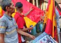 Jelang Piala Dunia 2026, Bendera Peserta Laris Manis di Pasar 45 Manado