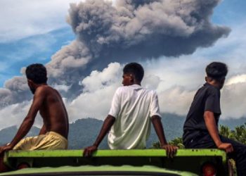 Gunung Dukono Erupsi: Kolom Abu Setinggi 1,3 Km