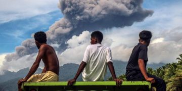 Gunung Dukono Erupsi: Kolom Abu Setinggi 1,3 Km