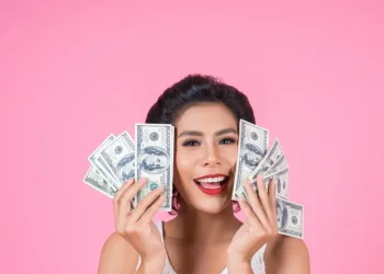 Rezeki datang tanpa aba-aba! 6 zodiak ini diprediksi paling beruntung pada 9 Juni 2026