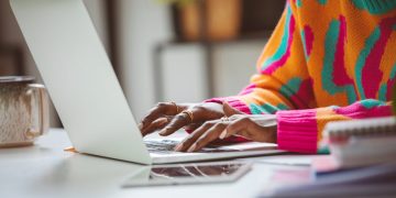 Uni Grads Hit by Remote Work Job Slump