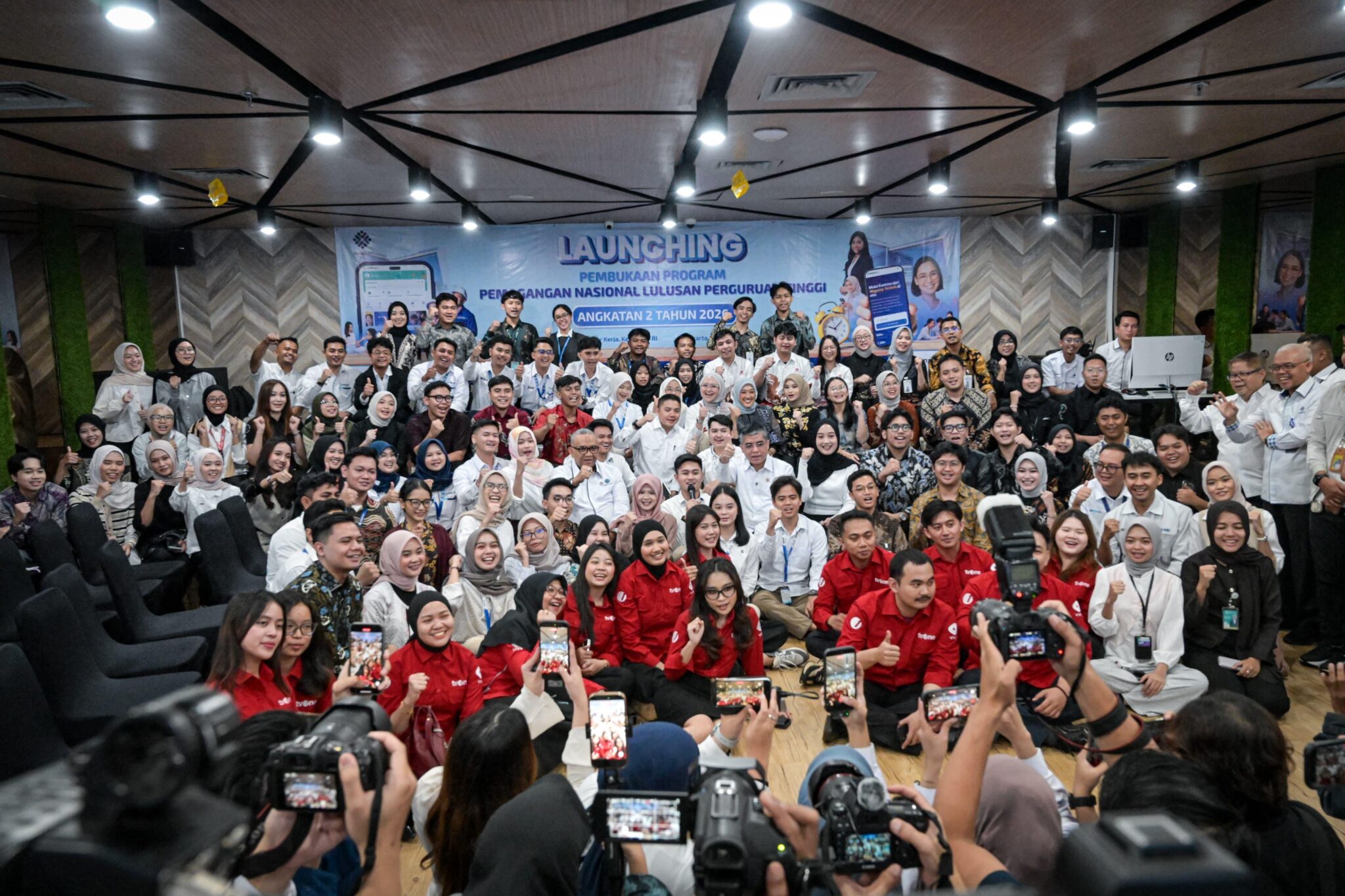 Pemerintah-Buka-Angkatan-Kedua-Program-Pemagangan-Nasional-Targetkan-150-Ribu-Peserta-2048x1365-1