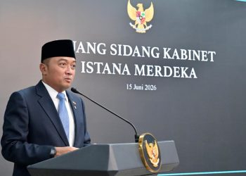 Menteri Sekretaris Negara (Mensesneg) Prasetyo Hadi menyampaikan keterangan persnya di kompleks Istana Kepresidenan Jakarta, Senin, 15 Juni 2026.