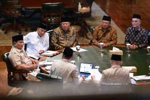 Presiden Prabowo Subianto menerima Menteri dan Wakil Menteri Haji dan Umrah beserta pimpinan DPR RI dan sejumlah anggota Komisi VIII DPR RI di kediaman pribadinya, di Hambalang pada Rabu, 17 Juni 2026.