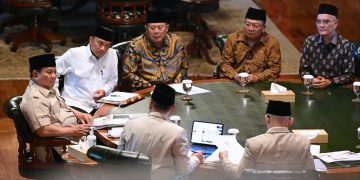 Presiden Prabowo Subianto menerima Menteri dan Wakil Menteri Haji dan Umrah beserta pimpinan DPR RI dan sejumlah anggota Komisi VIII DPR RI di kediaman pribadinya, di Hambalang pada Rabu, 17 Juni 2026.