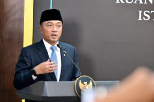 Menteri Sekretaris Negara Prasetyo Hadi selaku Ketua Panitia Negara Peringatan HUT ke-81 Kemerdekaan Republik Indonesia memberikan keterangan pers di Istana Kepresidenan Jakarta.