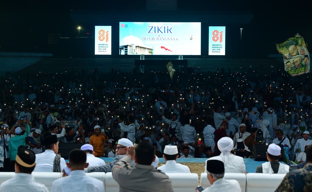 100000-Jemaah-Hadiri-Zikir-dan-Doa-Kebangsaan-di-Monas-Wujud-Syukur-atas-Kemerdekaan-Indonesia