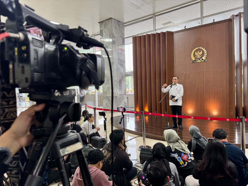 Menteri Sekretaris Negara (Mensesneg) Prasetyo Hadi memberikan keterangan pers di  Gedung Nusantara III DPR/MPR RI, Jakarta, Senin, 10 Agustus 2026.