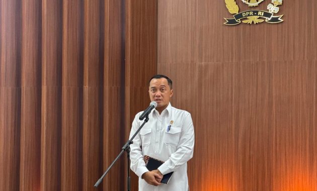 Menteri Sekretaris Negara (Mensesneg) Prasetyo Hadi memberikan keterangan pers kepada awak media di Gedung Nusantara III DPR/MPR RI, Jakarta, pada Senin, 10 Agustus 2026.