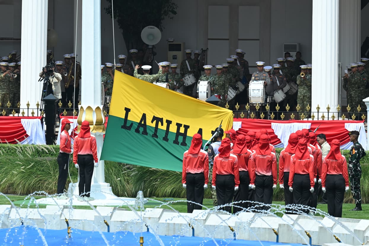 Persiapan pelaksanaan Upacara HUT Ke-81 Kemerdekaan Republik Indonesia mulai memasuki tahap gladi parsial di halaman Istana Merdeka, Jakarta, pada Selasa, 11 Agustus 2026.