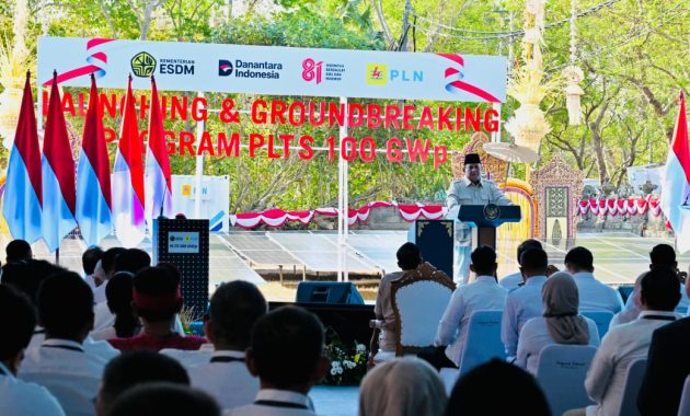 Presiden Prabowo Subianto meluncurkan Program Pembangkit Listrik Tenaga Surya (PLTS) 100 gigawatt peak (GWp) sekaligus melakukan peletakan batu pertama atau groundbreaking di Gilimanuk, Kabupaten Jembrana, Bali, Selasa, 25 Agustus 2026.