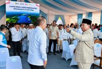 Presiden Prabowo Subianto meluncurkan Program Pembangkit Listrik Tenaga Surya (PLTS) 100 gigawatt peak (GWp) sekaligus melakukan peletakan batu pertama atau groundbreaking di Gilimanuk, Kabupaten Jembrana, Bali, Selasa, 25 Agustus 2026.