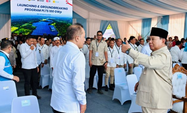 Presiden Prabowo Subianto meluncurkan Program Pembangkit Listrik Tenaga Surya (PLTS) 100 gigawatt peak (GWp) sekaligus melakukan peletakan batu pertama atau groundbreaking di Gilimanuk, Kabupaten Jembrana, Bali, Selasa, 25 Agustus 2026.
