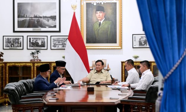 Presiden Prabowo Subianto menerima laporan Menteri dan Wakil Menteri Haji dan Umrah di Kompleks Istana Kepresidenan Jakarta, pada Senin, 28 September 2026.