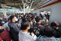 LBH Jakarta Desak Penambahan Layanan KRL di Tengah Lonjakan Penumpang Jabodetabek