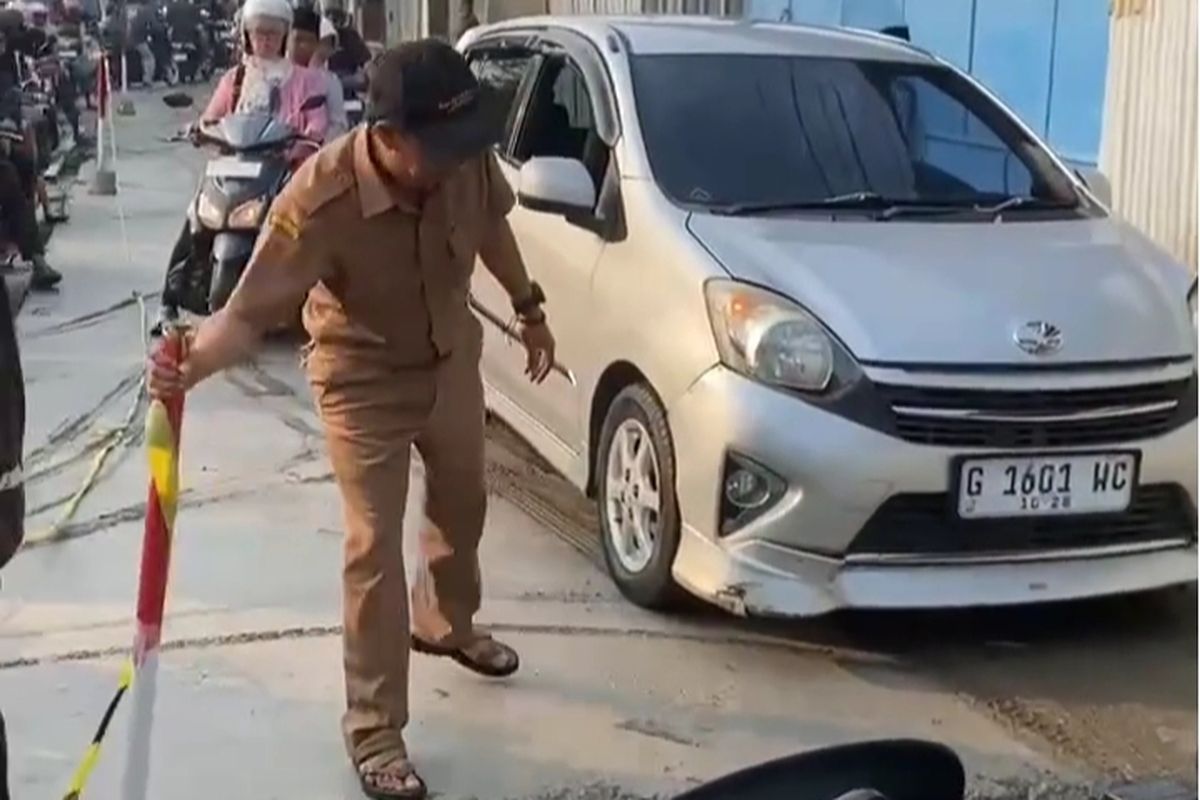 ASN di Pekalongan Terseret Kasus Jalan Cor Rusak setelah Toyota Agya Terobos Area Pengecoran