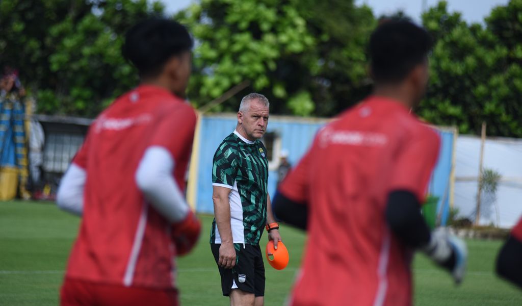 Mario Jozic Pulang ke Kroasia untuk Pulihkan Cedera, Persib Tunggu Kembalinya Pelatih Kiper