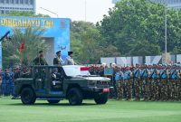 Presiden Prabowo Subianto memimpin Upacara Peringatan Hari Ulang Tahun (HUT) ke-81 Tentara Nasional Indonesia (TNI) yang digelar di Lapangan Prima, Markas Besar TNI, Cilangkap, Jakarta, pada Senin, 5 Oktober 2026.