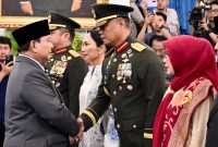 Presiden Prabowo Subianto resmi melantik Jenderal TNI Tandyo Budi Revita sebagai Kepala Staf Angkatan Darat (KSAD) dalam upacara kenegaraan yang berlangsung di Istana Negara, Jakarta, pada Kamis, 15 Oktober 2026.