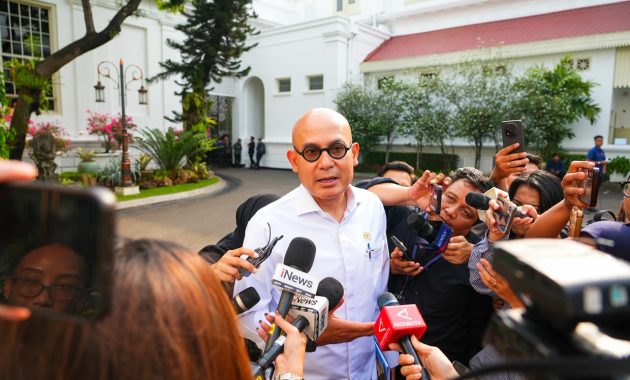 Menlu Arrmanatha memberikan keterangan pers usai diterima Presiden Prabowo di Istana Merdeka, Jakarta, pada Selasa, 20 Oktober 2026.