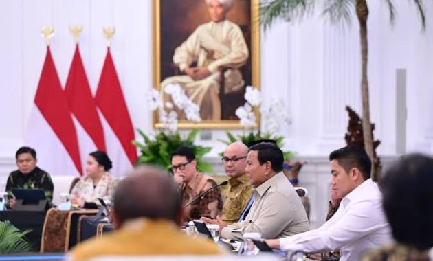 Hasil survei terbaru yang dilakukan oleh lembaga survei Parameter Politik Indonesia (PPI) menunjukkan tingkat kepuasan masyarakat terhadap kinerja Presiden Prabowo Subianto dan Seskab Teddy Indra Wijaya.