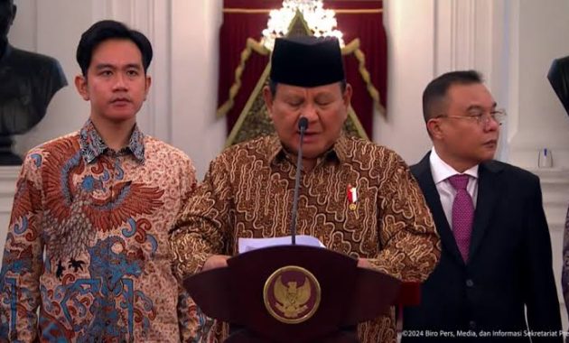 Presiden Prabowo dan Wakil Presiden Gibran Rakabuming pada saat mengumumkan susunan Kabinet Merah Putih.
